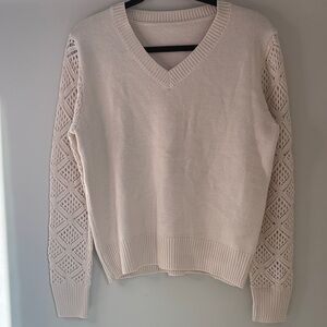 Chic Cream V-Neck Sweater with Knitted Sleeves Detail